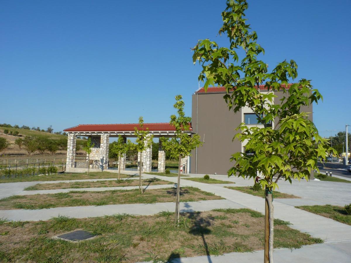 Comfort Suites & Rooms Larissa Exterior foto